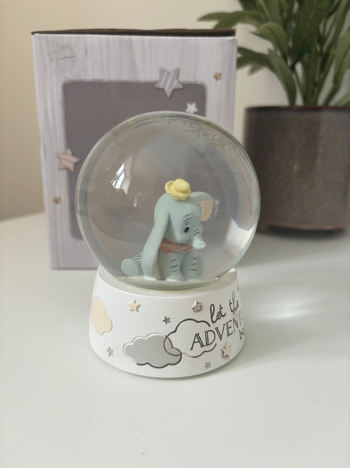 DAMAGED Disney Magical Beginnings Dumbo Snow Globe