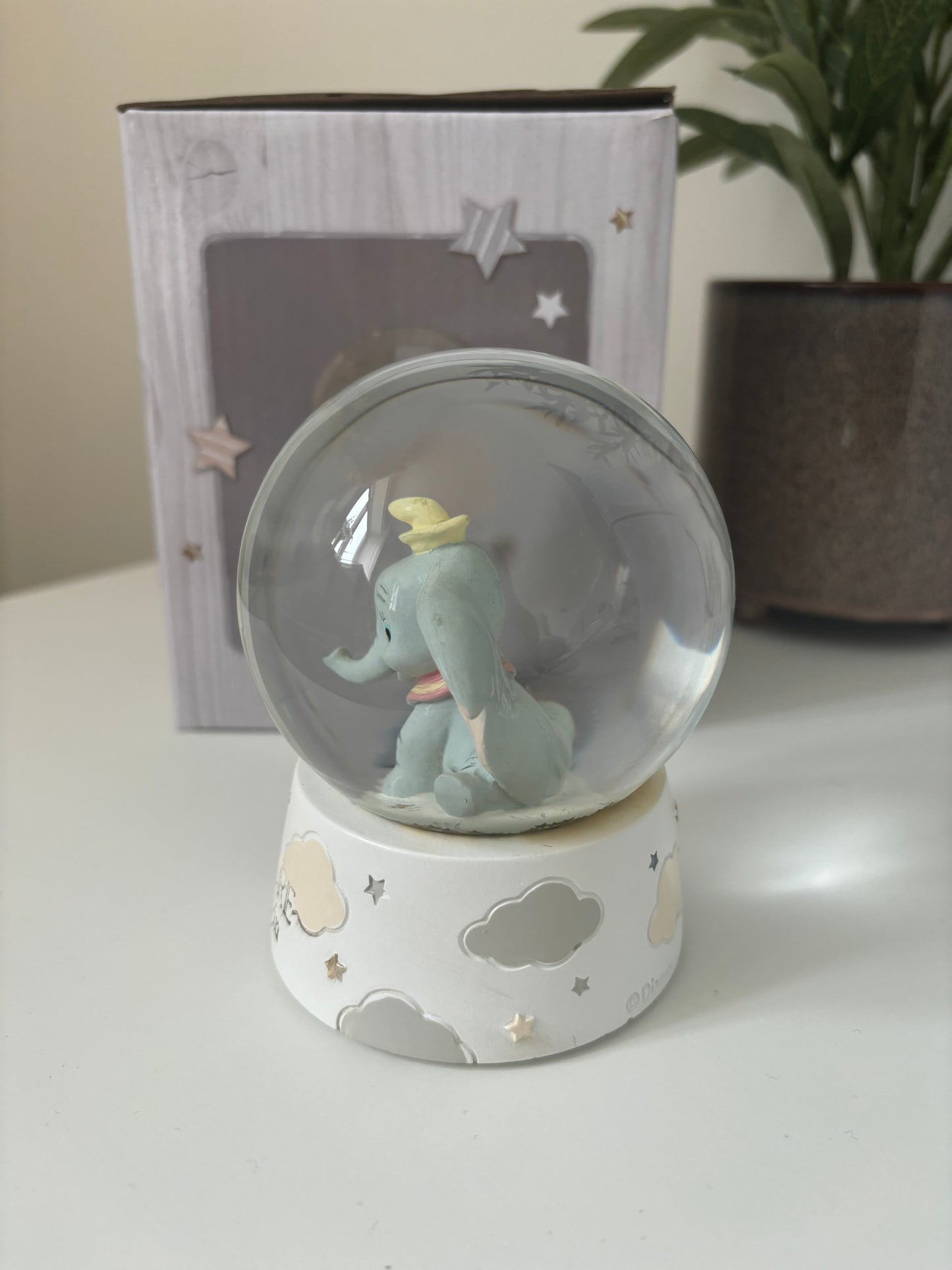 DAMAGED Disney Magical Beginnings Dumbo Snow Globe